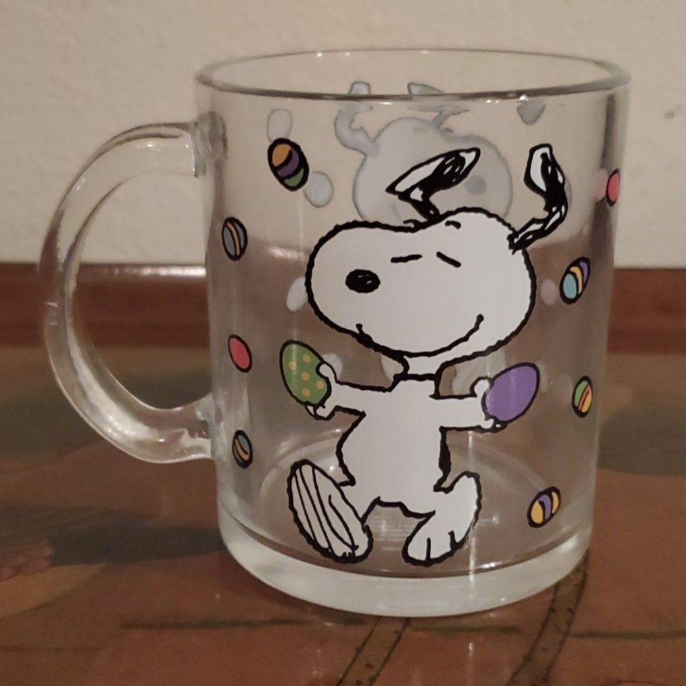 Peanuts Snoopy Easter Egg  Glass Cup Mug 17 oz